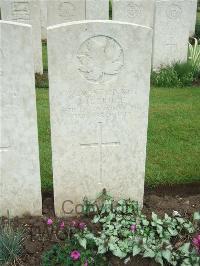 Etaples Military Cemetery - Bruce, J H